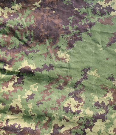 Tissu de camouflage militaire dans les tons vert et marron utilisé pour les uniformes de tentes et les véhicules blindés