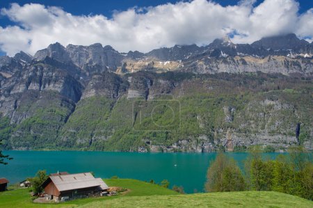 Téléchargez les photos : Photo du lac Walensee à Switizerland. Prise le 3 mai 2023. - en image libre de droit