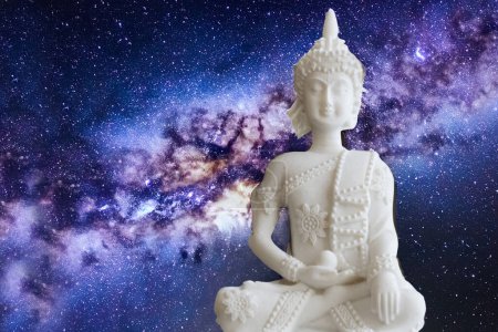 Téléchargez les photos : Beau fond d'univers avec un bouddha paisible se fixant - en image libre de droit
