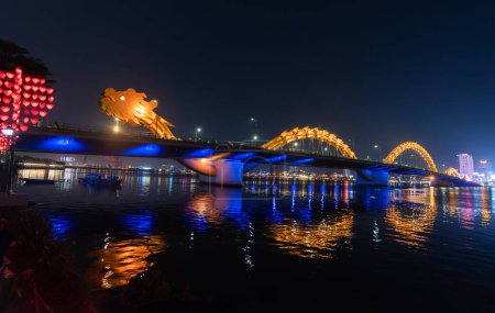 Téléchargez les photos : Le plus beau belvédère Dragon Bridge da nang ville, Vietnam. - en image libre de droit