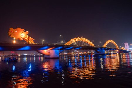 Téléchargez les photos : Le plus beau belvédère Dragon Bridge da nang ville, Vietnam. - en image libre de droit
