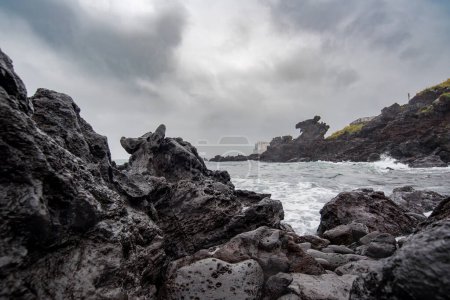 Drachenkopf-Felsen dunkel oder Yongduam der Insel Jeju Südkorea