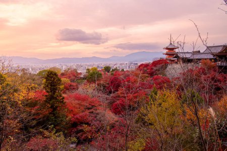 Le plus beau point de vue de Kiyomizu-dera est une destination touristique populaire à Kyoto, Japon.