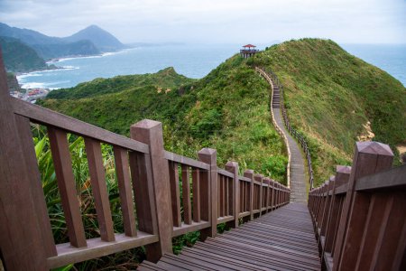 Téléchargez les photos : Sentier de randonnée Bitou Cape dans le district de Ruifang, New Taipei, Taiwan - en image libre de droit
