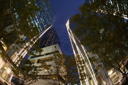 Foto de Seúl, la capital de Corea del Sur, es una gran metrópolis donde los rascacielos modernos, el metro de alta tecnología y la cultura pop se encuentran con templos budistas.. - Imagen libre de derechos