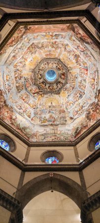 Téléchargez les photos : Le Jugement Dernier peint par Giorgio Vasari et Federico Zuccari sur la voûte intérieure du Dôme à Florence, Italie - en image libre de droit