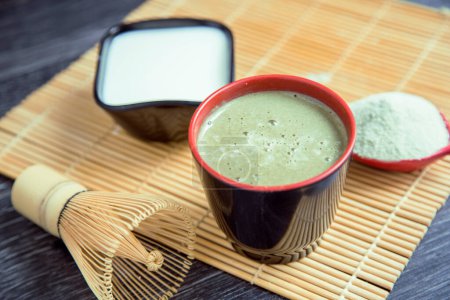 Téléchargez les photos : Thé vert matcha bio de style japonais - en image libre de droit