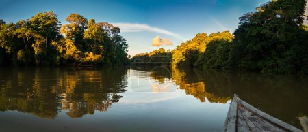 Foto de El río Maran (Maranon) en Reservas Nacional Pacaya Samiria - área protegida ubicada en la región de Loreto, Perú, Amazonia América del Sur. - Imagen libre de derechos