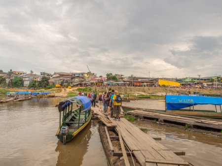 Téléchargez les photos : Tabatinga, Brésil - 12 sept. 2017 : Port de l'Amazone à Iquitos, Pérou. Amazonie, fleuve Amazone. Amérique du Sud - en image libre de droit