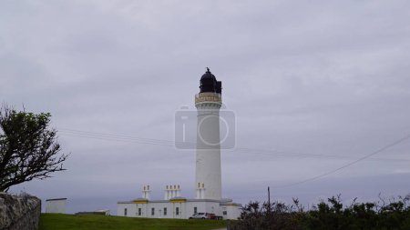 Téléchargez les photos : Le phare de Covesea Skerries a été construit sur un petit promontoire sur la côte sud du Moray Firth à Covesea près de Lossiemouth, Moray, Écosse. - en image libre de droit