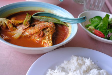 Téléchargez les photos : Plats malais, Snapper Asam Pedas au riz - en image libre de droit
