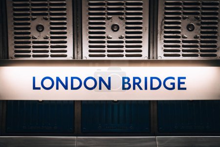 Foto de London, UK - January 27, 2023: Station name sign on the platform of London station. London Underground is the oldest underground railway in the world. - Imagen libre de derechos