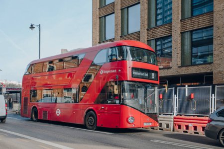 Téléchargez les photos : London, UK - February 09, 2023: Modern red double decker bus 8 to Tottenham Court Road on A10. Iconic red buses are an integral part of Transport for London network. - en image libre de droit
