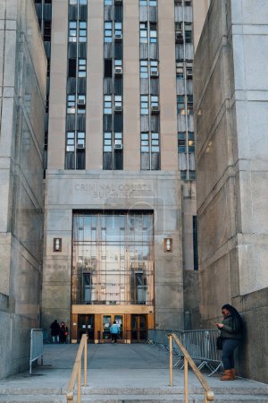 Photo for New York, USA - November 21, 2022: Entrance of the Criminal Courts Buildings in Manhattan. The seventeen-story Art Deco courthouse was designed by Wiley Corbett and Charles B. Meyers. - Royalty Free Image