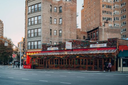 Téléchargez les photos : 23 novembre 2022 - New York, États-Unis : Extérieur de Boucherie, un restaurant français à West Village, un quartier à Manhattan avec une atmosphère résidentielle à l'ancienne. - en image libre de droit