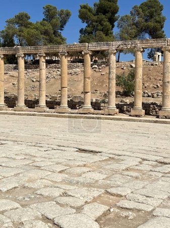 Téléchargez les photos : Ruines romaines à Jerash (Gérasa de l'Antiquité), Jordanie Ruines Jerash, Pompéi de l'Est - en image libre de droit