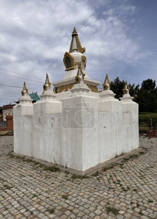 Foto de Tradicional estupa tradicional lugar sagrado Mongolia, Gandan Khiid Complejo Monasterio Budista en Mongolia - Imagen libre de derechos