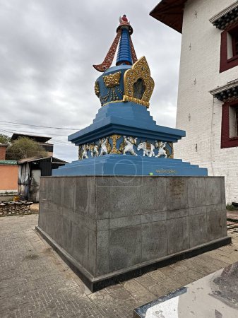 Foto de Tradicional estupa tradicional lugar sagrado Mongolia, Gandan Khiid Complejo Monasterio Budista en Mongolia - Imagen libre de derechos