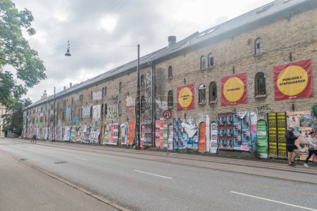 Foto de Copenhague, Dinamarca - 26 de julio de 2022: Vista sobre la Asociación de Maerk Christiania desde la calle Prinsessegade. - Imagen libre de derechos