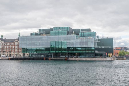 Foto de Copenhague, Dinamarca - 26 de julio de 2022: BLOX, Danish Architecture Center (en danés: Dansk Arkitektur Center) desde el puerto. - Imagen libre de derechos
