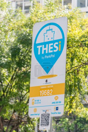 Téléchargez les photos : Thessalonique, Grèce - 29 septembre 2022 : Signe de THESi par le système de stationnement parkpal. - en image libre de droit