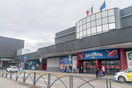 Téléchargez les photos : Azzano San Paolo, Province de Bergame, Italie - 30 septembre 2022 : Aéroport de Milan Bergame. - en image libre de droit