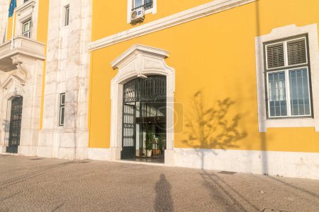 Téléchargez les photos : Lisbonne, Portugal - 6 décembre 2022 : Entrée au ministère des Finances du Portugal (portugais : Ministerio das Financas). - en image libre de droit