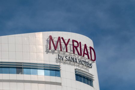 Téléchargez les photos : Lisbonne, Portugal - 6 décembre 2022 : Myriad by Sana hotels sign of Hôtel de luxe. - en image libre de droit