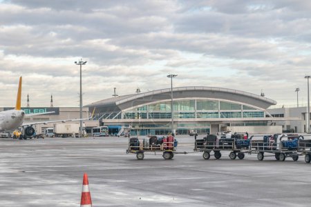 Foto de Estambul, Turquía - 12 de diciembre de 2022: Aeropuerto Internacional Sabiha Gokcen de Estambul. - Imagen libre de derechos