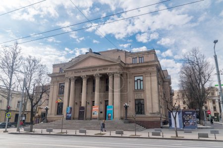 Téléchargez les photos : Chisinau, Moldavie - 8 mars 2023 : Théâtre national Mihai Eminescu (Théâtre national Mihai Eminescu). - en image libre de droit