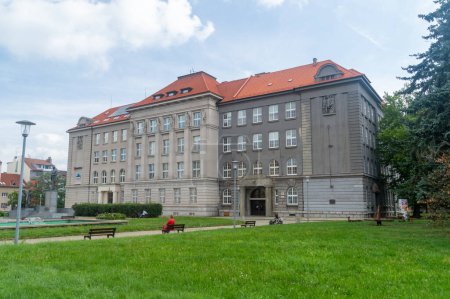 Téléchargez les photos : Pilsen, République tchèque - 26 août 2023 : Académie de commerce, Place T. G. Masaryk. - en image libre de droit