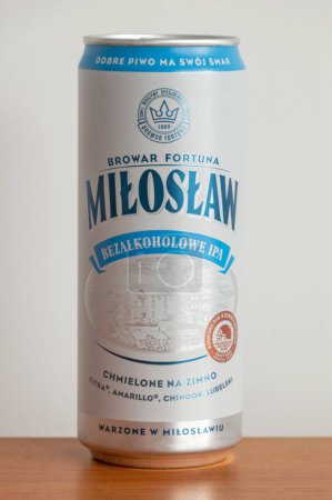 Foto de Pruszcz Gdanski, Polonia - 27 de septiembre de 2023: Can of Miloslaw cerveza IPA sin alcohol. - Imagen libre de derechos