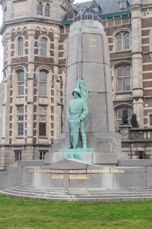Foto de Amberes, Bélgica - 24 de febrero de 2024: Estatua conmemorativa de los marineros caídos. - Imagen libre de derechos
