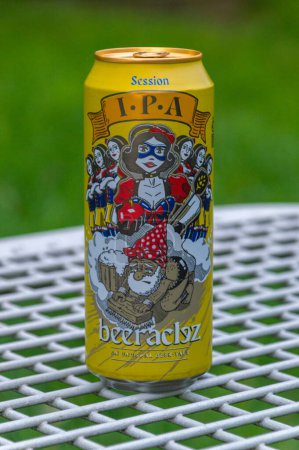 Foto de Hanover, Alemania - 26 de abril de 2024: Beeraclez Sesión Cerveza IPA. - Imagen libre de derechos
