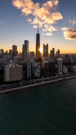Foto de Beautiful downtown Chicago skyline aerial drone photograph during the Chicago henge or autumn equinox as the golden colored sun sets on the streets between high-rise buildings. - Imagen libre de derechos