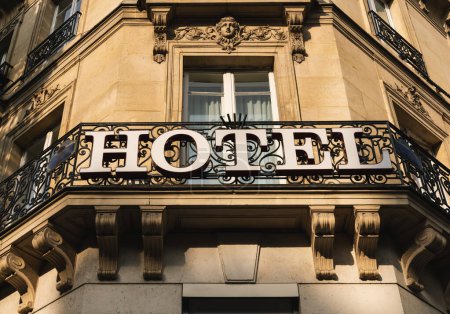 Téléchargez les photos : Panneau d'hôtel à Paris - en image libre de droit