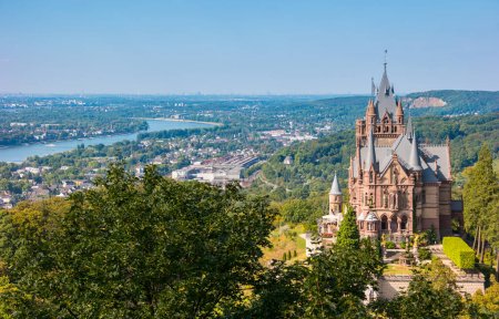 Téléchargez les photos : Château de Drachenburg à Bonn - en image libre de droit