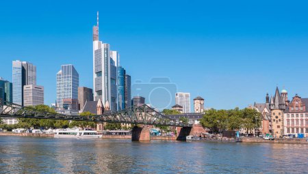 Foto de Vista del horizonte de Frankfurt en verano - Imagen libre de derechos