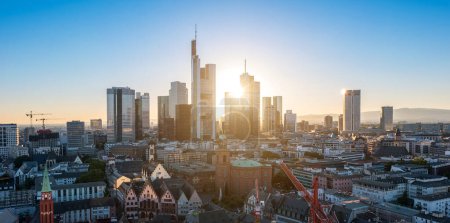 Téléchargez les photos : Allemagne Frankfurt am Main skyline coucher de soleil - en image libre de droit