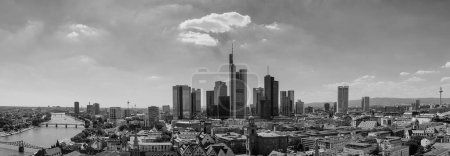 Téléchargez les photos : Frankfurt am Main panorama en noir et blanc - en image libre de droit