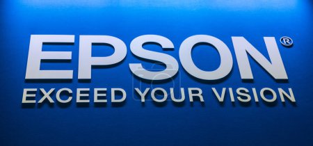 Foto de HANNOVER, ALEMANIA MARZO 2017: El logo de la marca "Epson". Epson es una empresa importante en dispositivos informáticos. - Imagen libre de derechos