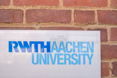 Téléchargez les photos : AACHEN, ALLEMAGNE JANVIER 2017 : Logo de la RWTH Aachen University. Avec plus de 44 000 étudiants, est la RWTH Université d'Aix-la-Chapelle est la plus grande université pour les cours d'études techniques en Allemagne - en image libre de droit