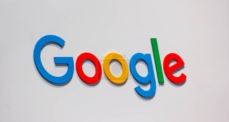 Foto de BERLÍN, ALEMANIA JULIO 2019: signo del logotipo de Google. Google es una multina - Imagen libre de derechos
