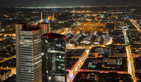 Foto de Ciudad de Frankfurt Skyline con - Imagen libre de derechos