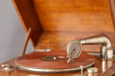 Close up of playing 78 rpm vintage disc player
