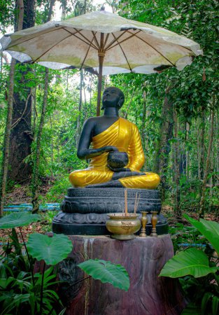 Téléchargez les photos : Statue d'un moine Pra Upakhut - en image libre de droit