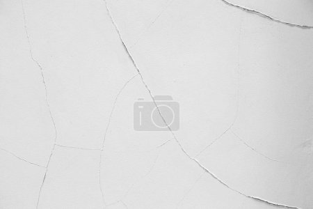 Téléchargez les photos : Ancien mur abstrait en béton blanc avec peinture à peler. - en image libre de droit