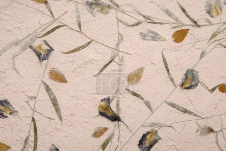 Téléchargez les photos : Mulberry paper texture background in close-up. - en image libre de droit
