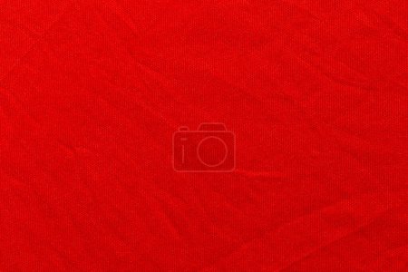 Téléchargez les photos : Couleur rouge vêtements de sport tissu maillot de football texture jersey et fond textile. - en image libre de droit