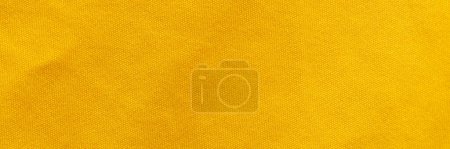 Foto de Color amarillo ropa deportiva tela camiseta de fútbol jersey textura y fondo textil, amplia bandera. - Imagen libre de derechos